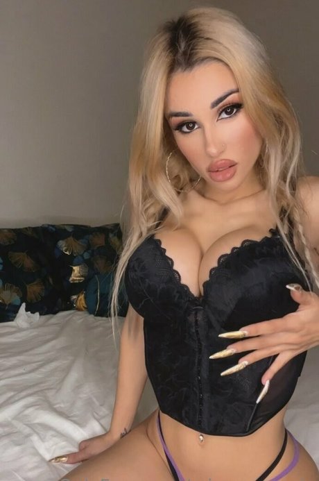 crisvqueenvip 独占女優 画像