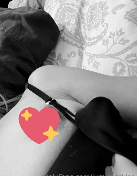 ショートティーンOnlyFans セクシー裸 写真