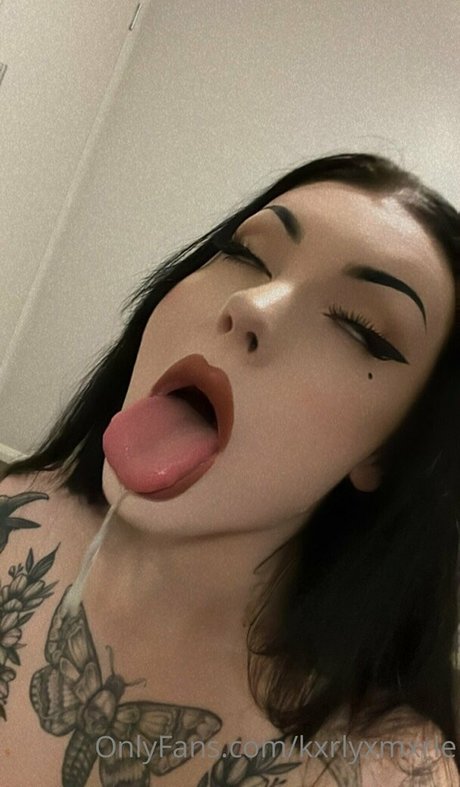 Kxrlymxrie かわいいモデル 写真