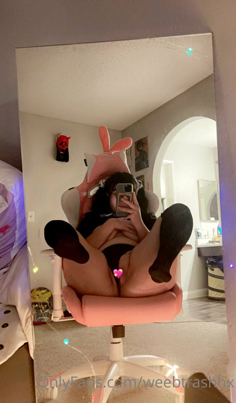 weebtrashhx セクシーなスター 写真