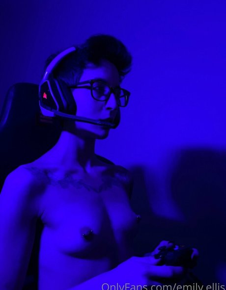 emily kat 独占女優 写真