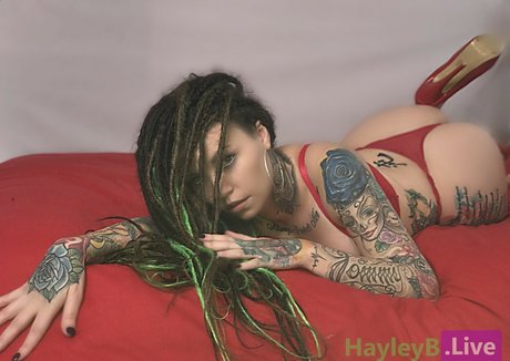 Hayley B アダルトモデル 写真
