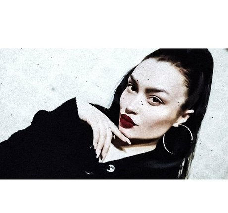 女王様オンリーファンズ 美しいヌード 写真