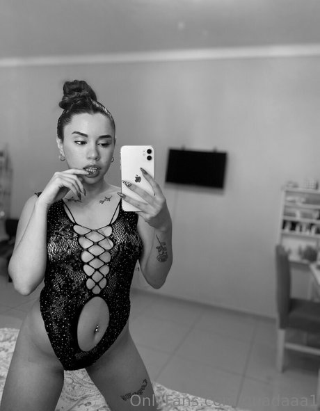 guadaaa1 女優 写真
