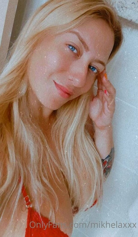 mikhelaxxx top profile image
