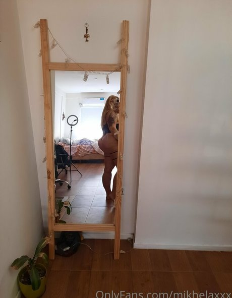 mikhelaxxx 裸の女優 画像