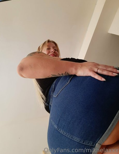 mikhelaxxx ホットなモデル 画像