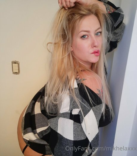 mikhelaxxx ホットなモデル 画像