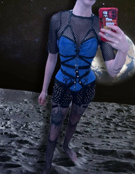 Alieninara エロティック女優 写真