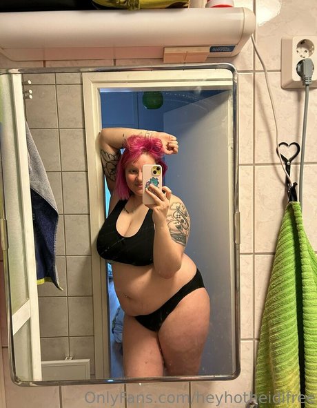heyhotheidifree 可愛いモデル 写真