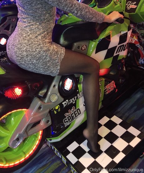 lilmizzunique XXXモデル 画像