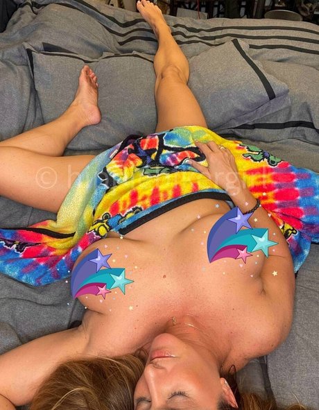 金髪の潮吹き OnlyFans セクシーヌード 画像