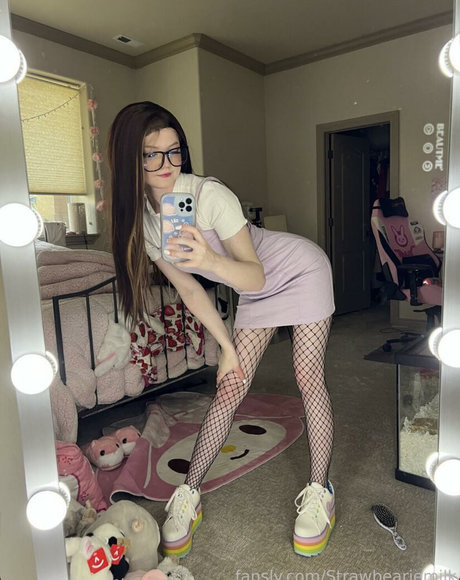 ティーンのおっぱいオンリーファンズ ポルノグラフィック 写真