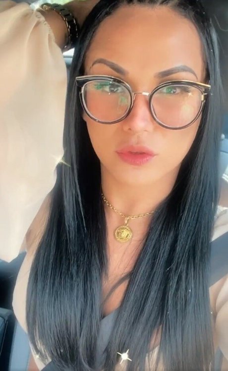 Bruna Butterfly 素敵なモデル 写真