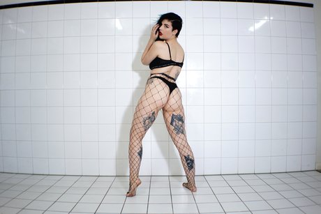Ava Twitchling アートモデル 写真