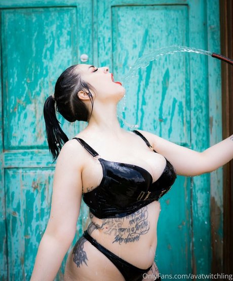 Ava Twitchling 美しいスター 写真
