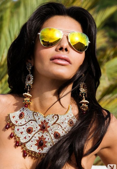 Sherlyn Chopra セクシーモデル 写真
