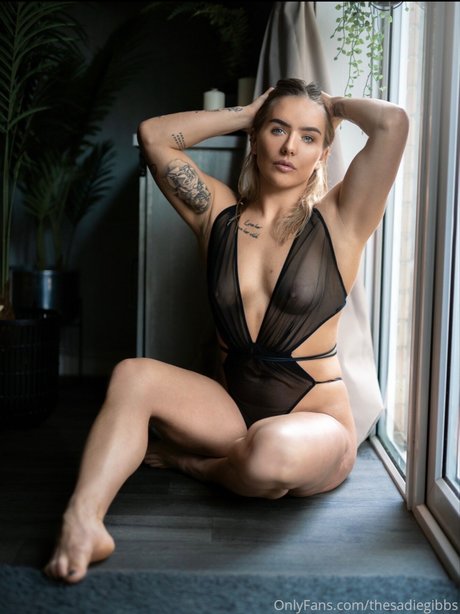 Sadie Gibbs ポルノスター 高品質 画像
