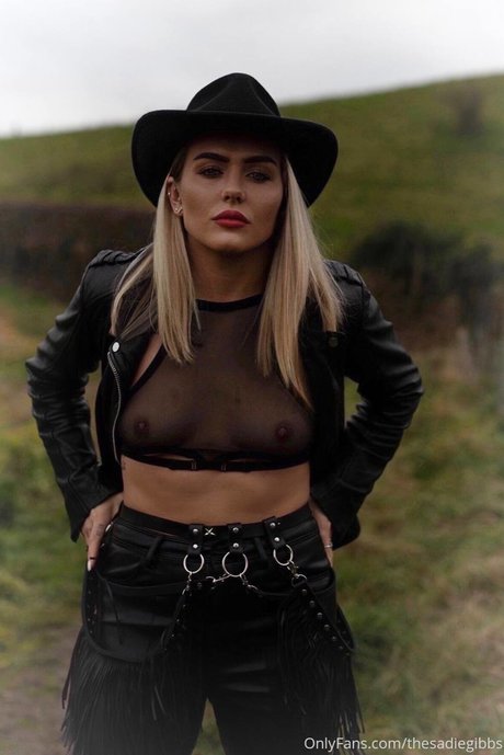 Sadie Gibbs ヌードモデル 写真