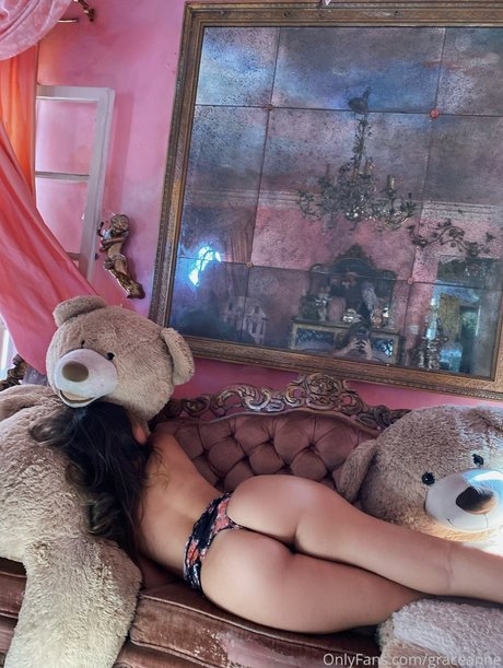 Grace Anne Auten アート女優 写真