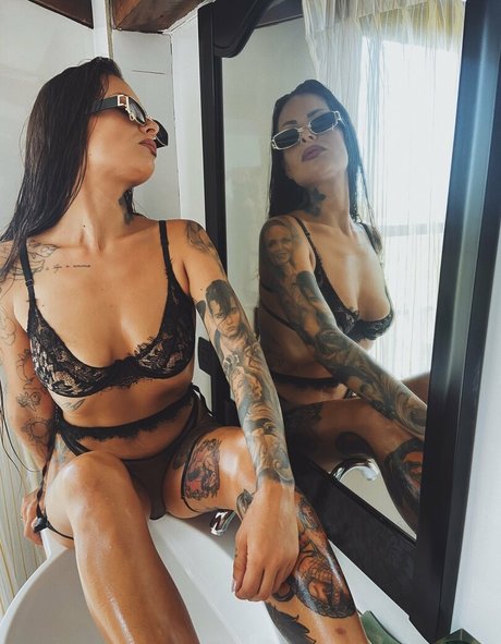 Latisha Blesk ポルノスター エロティック 画像