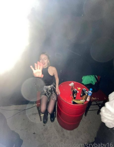 小柄で大きなお尻のOnlyFans ホットヌード 画像