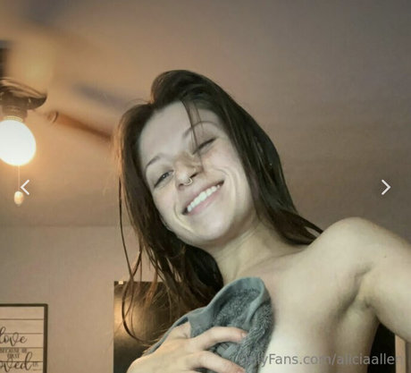 Alicia Allen ヌードモデル 写真