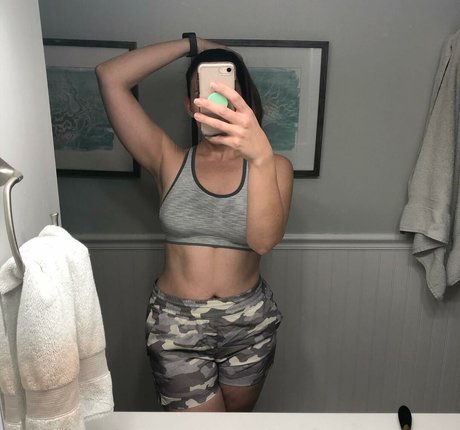 Emily Sequoia ポルノスター 画像