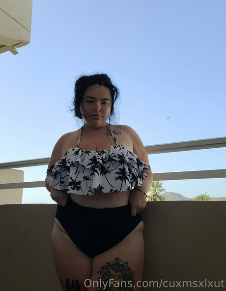 トランスジェンダーオンリーファン セクシー裸 写真