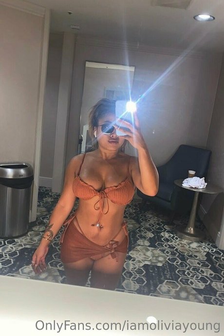 おっぱいを吸うOnlyFans 無料ヌード 画像