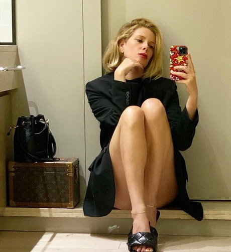 Alessia Marcuzzi ポルノスター ヌード 写真