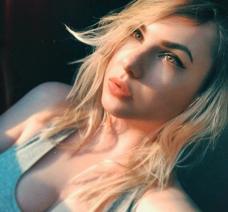 Sara Secora ポルノスター ヌード 画像