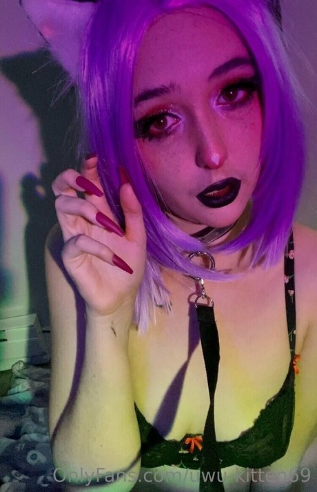 uwu kitten69 ポルノモデル 写真