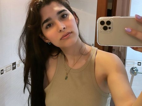Maya Monroy Ruiz アダルトモデル 写真