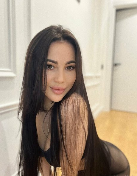 Nadinnadi セクシーなポルノスター 写真