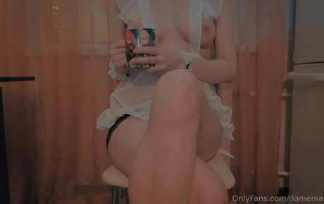 damenia ヌードのポルノスター 写真