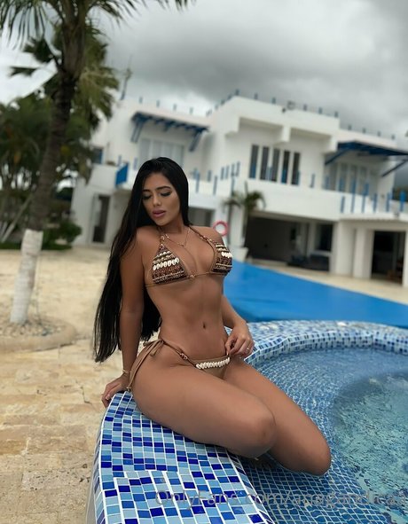 anagandicaa top profile image
