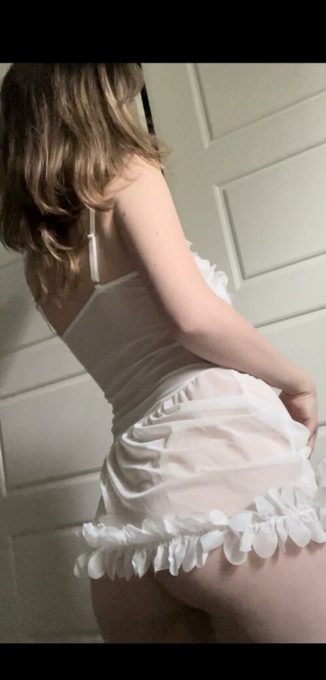 Kelsey Grzybowski スター ヌード 画像