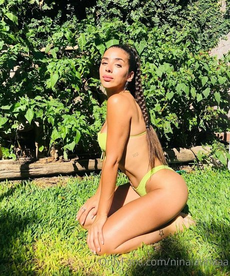 ninalatinaaa セクシーなスター 写真