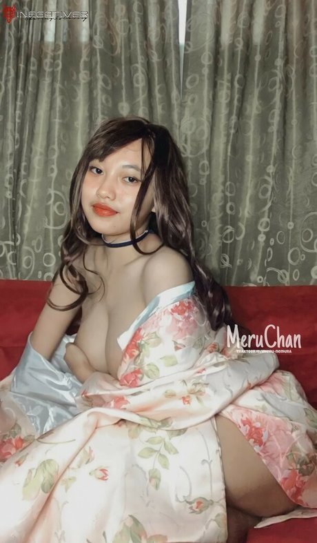 MeruChan 裸のモデル 写真