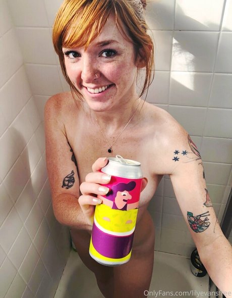 lilyevansfree ホットスター 写真