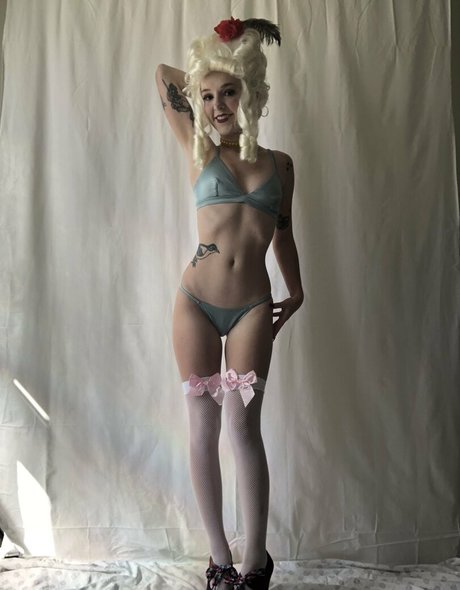 lilyevansfree アートモデル ギャラリー