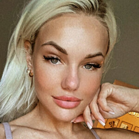 Sofya Zhuk セクシーなスター 写真