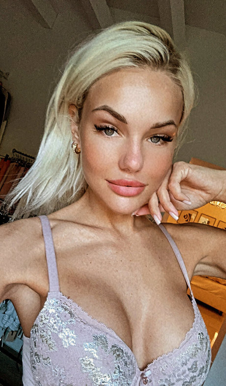 Sofya Zhuk アダルトモデル 画像