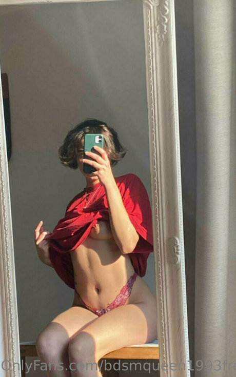 bdsmqueen1993free セクシーなスター 写真