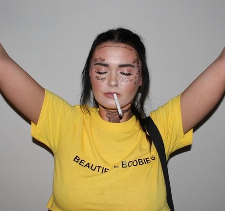 毛深い熟女オンリーファンズ ホットヌード 画像