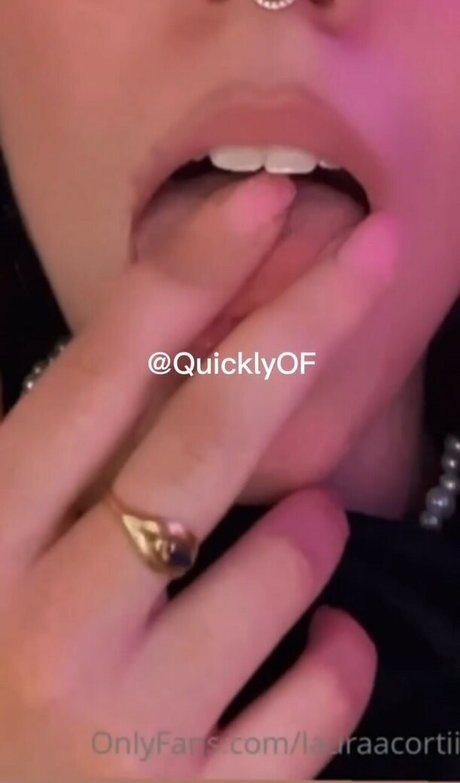 Laura Corti 裸の女優 写真