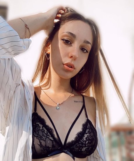 agusdigri ヌード女優 写真