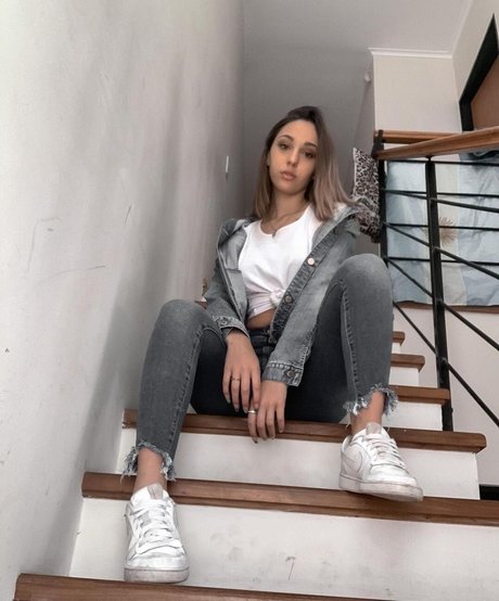 agusdigri 高品質女優 写真