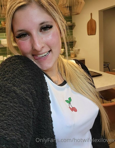 hotwifelexilovex ヌード女優 ギャラリー